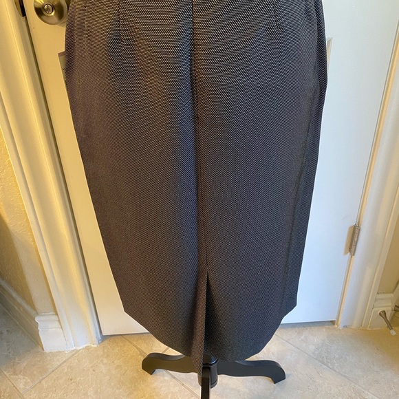 Black/white skirt new w/tags - Picture 3 of 3